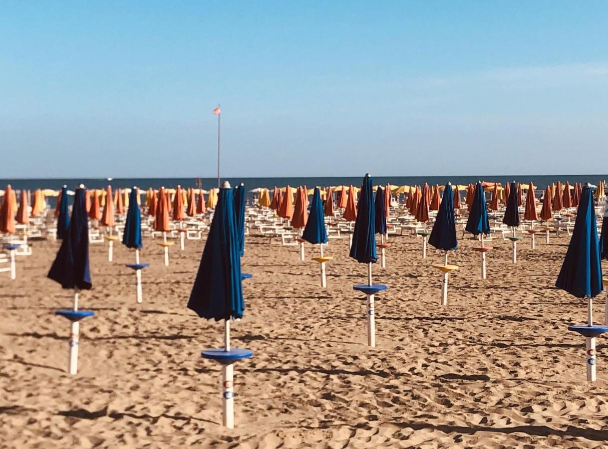 Nuovo Fronte Spiaggia, Terrazza Sul Mare E Piscina Lignano Sabbiadoro Exterior photo